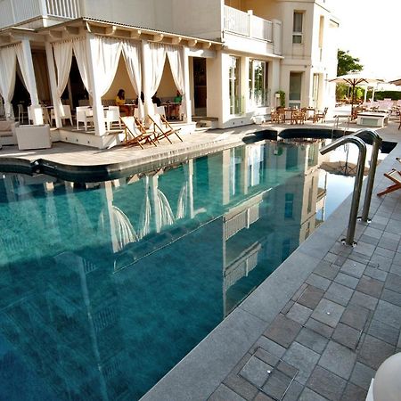 Le Rose Suite Hotel Rimini Esterno foto