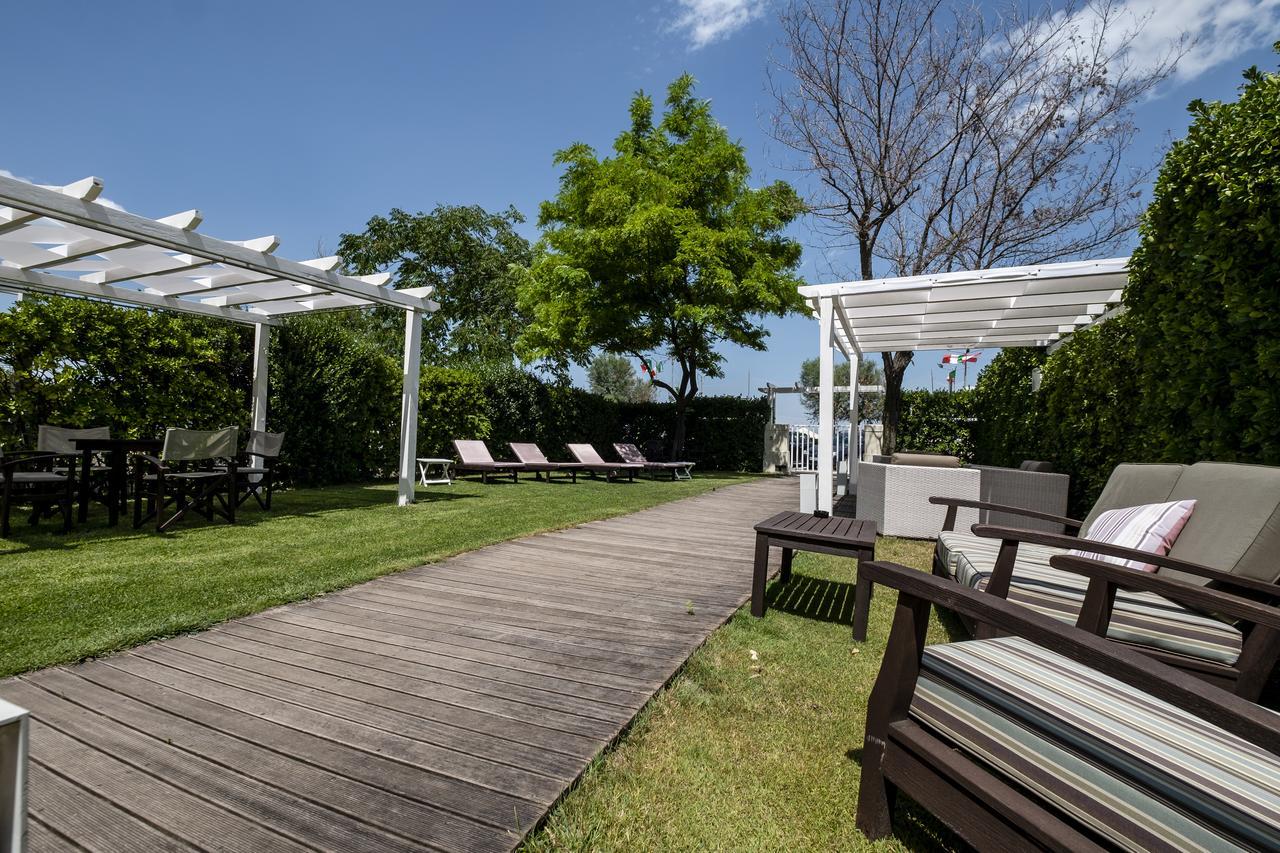 Le Rose Suite Hotel Rimini Esterno foto