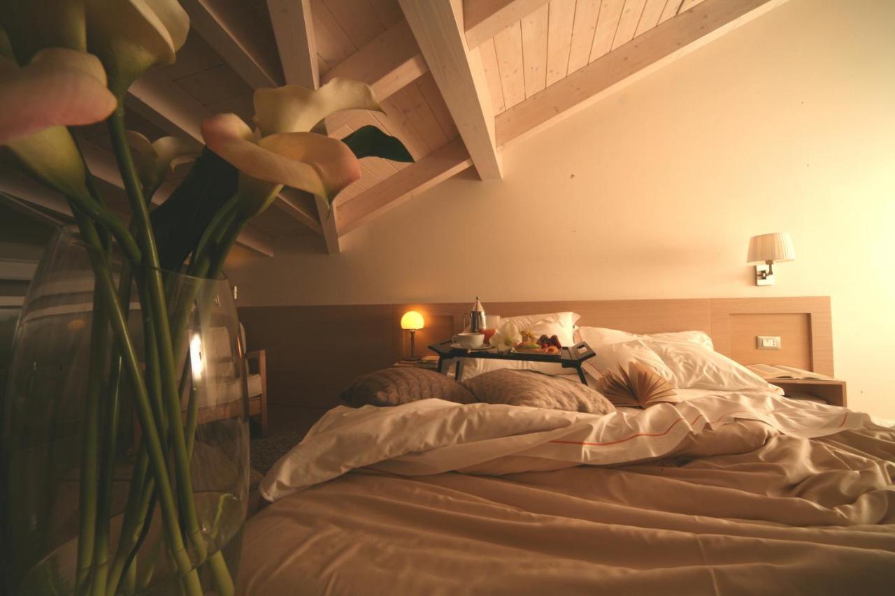 Le Rose Suite Hotel Rimini Esterno foto